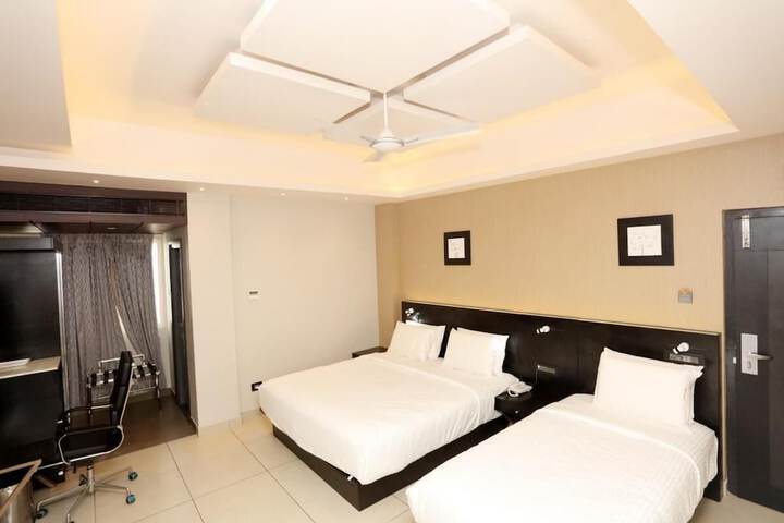 Room 16 of 25