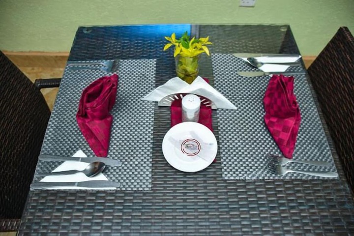Dining 11 of 30