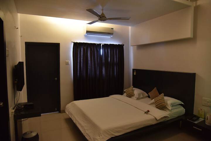 Room 15 of 34