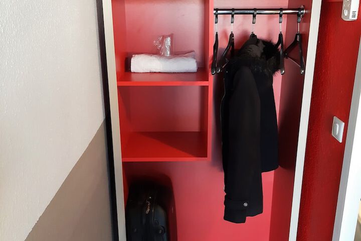 Room 7 of 48