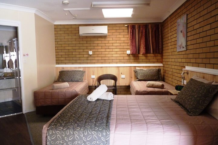 Room 6 of 32