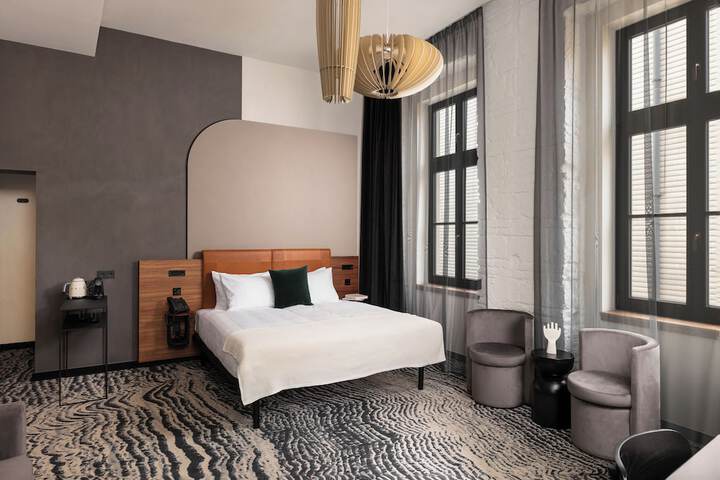 Room 37 of 52