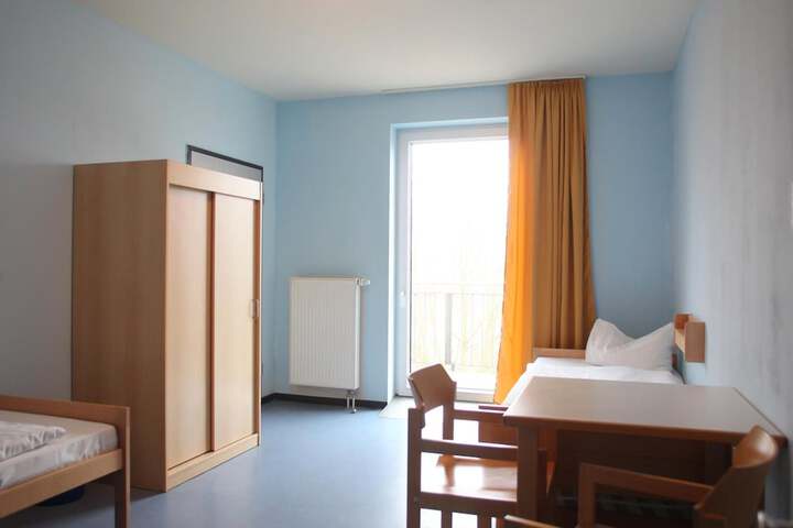 Room 13 of 33