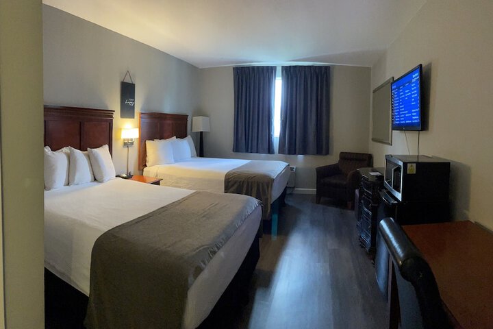 2 Queen Beds (5 of 6)