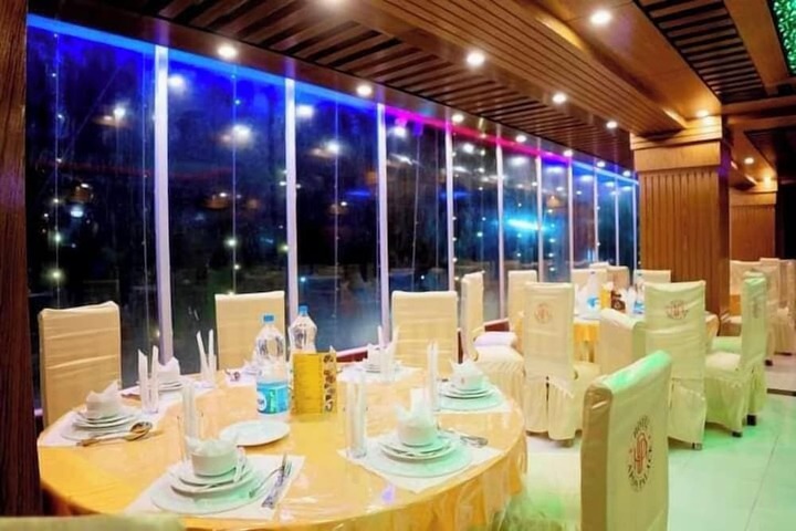 Dining 8 of 11