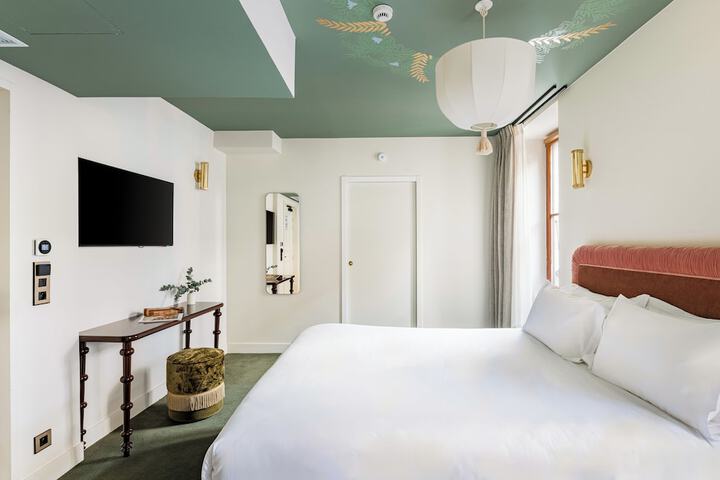Room 10 of 47