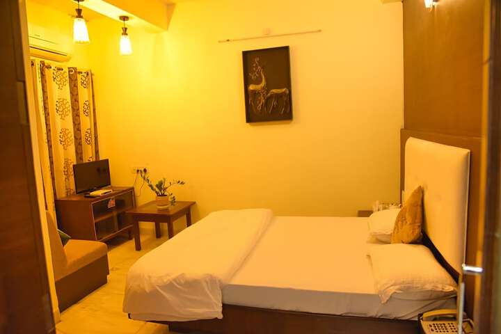 Room 2 of 29