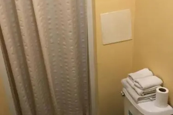 Room 7 of 11