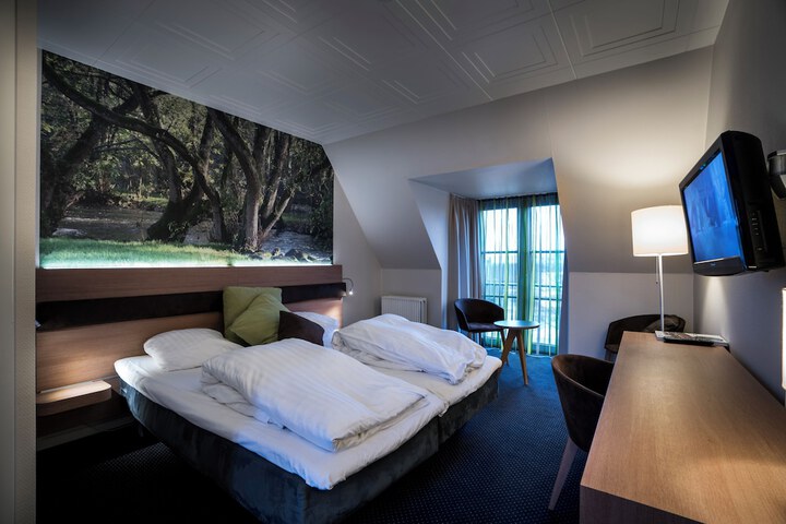 Room 10 of 43