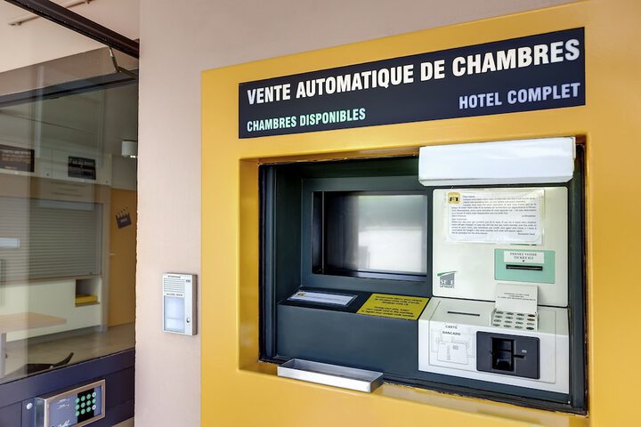 Check-in/check-out kiosk