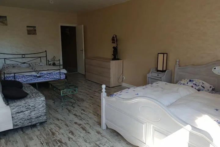 Room 5 of 10
