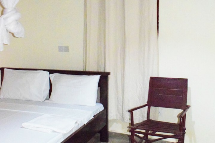 Room 4 of 18