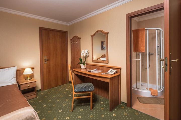 Room 13 of 43