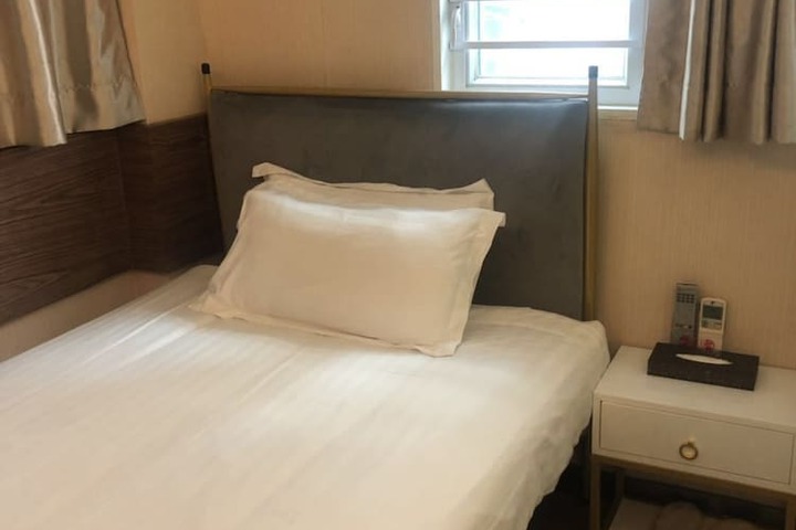 Room 11 of 42