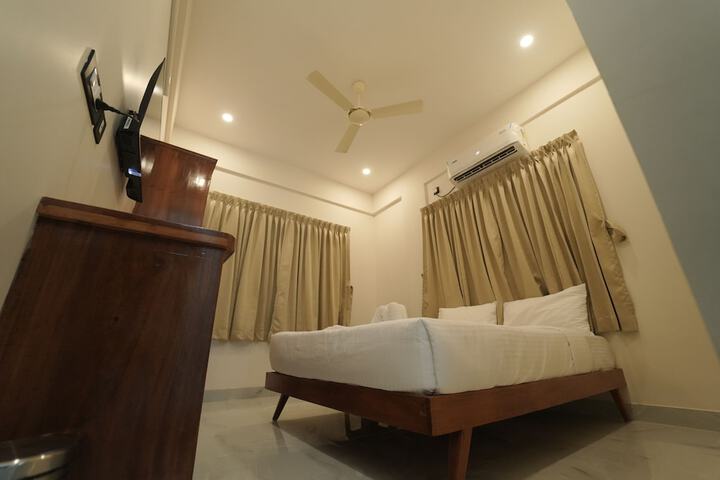 Room 10 of 13