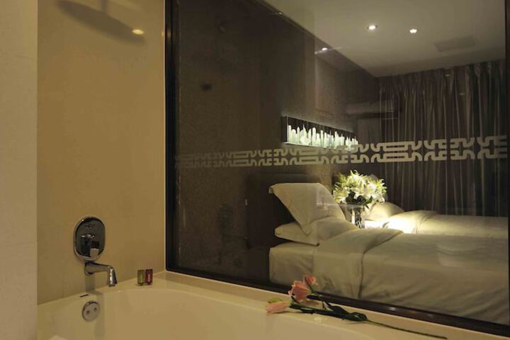 Jetted tub
