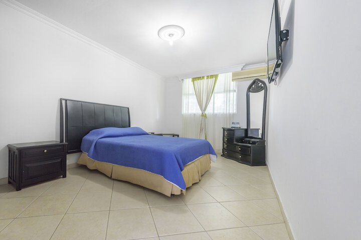 Room 6 of 63