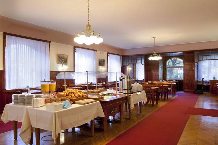 Breakfast/Coffee Service 43 of 60