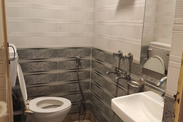 Room 13 of 14