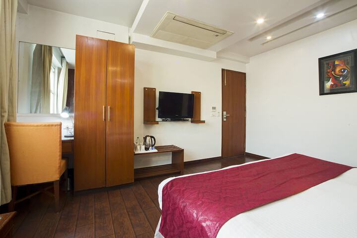 Room 32 of 44