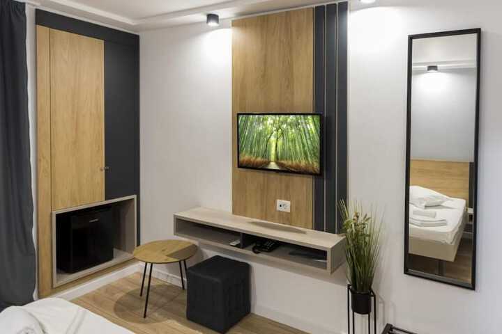 Room 9 of 15