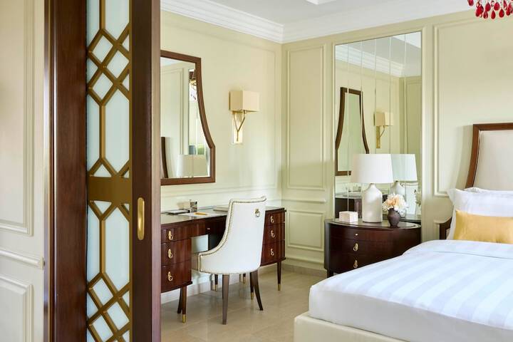 Room 98 of 400