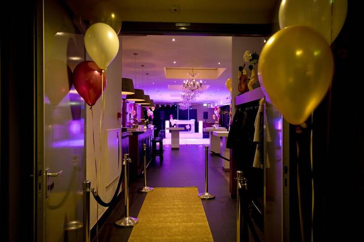 Ballroom/Hall 28 of 30