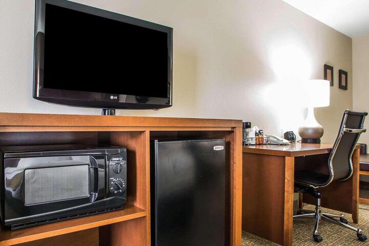 2 Queen Beds Business Room Accessible (8 of 13)