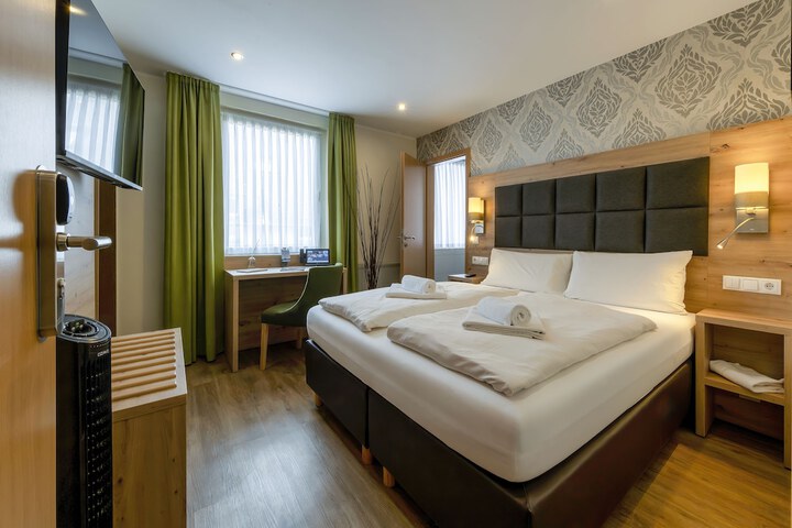 Room 42 of 140
