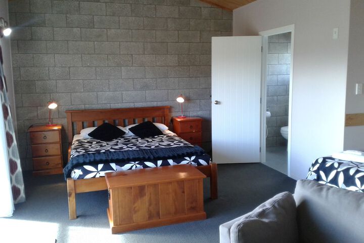 Room 8 of 33