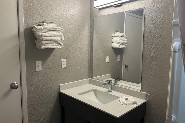 Room 16 of 19