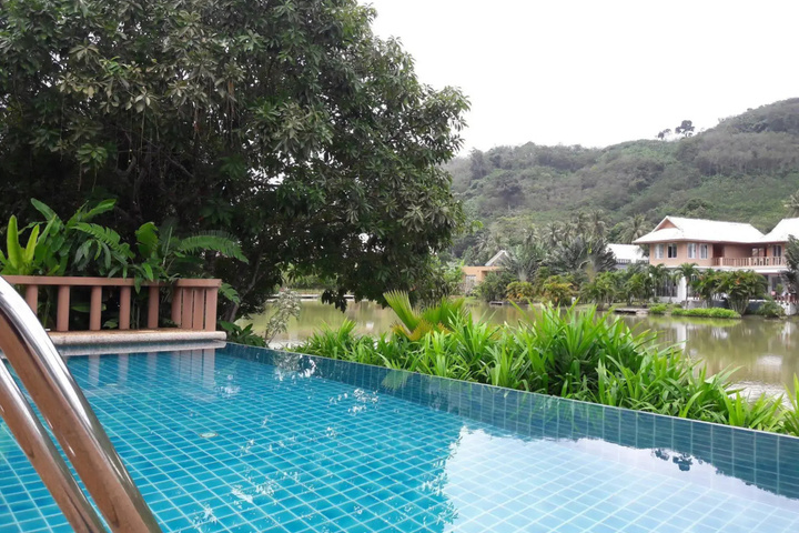 Pool 12 of 25