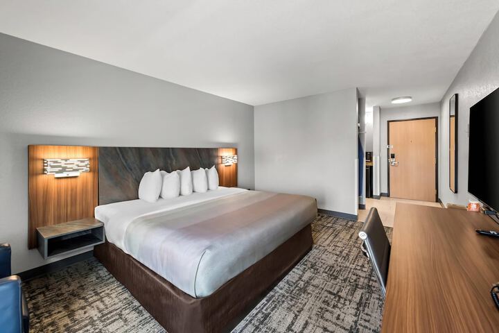 Room 34 of 106