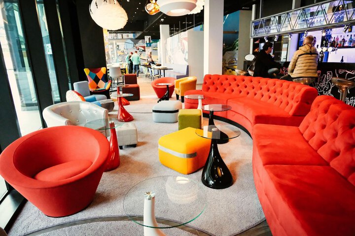 Lounge 41 of 70