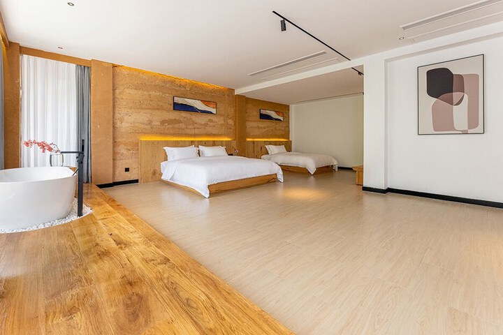 Room 72 of 159
