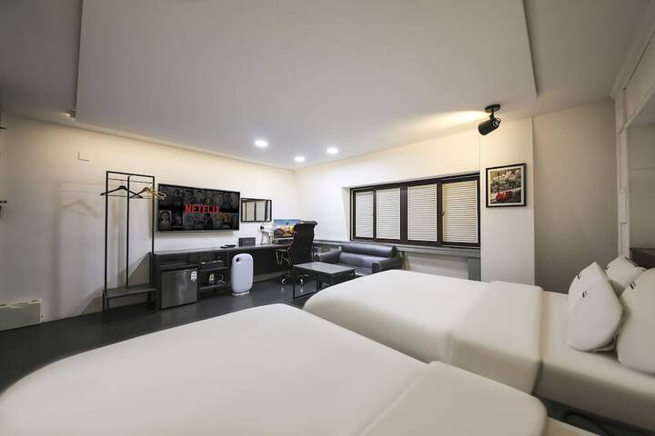Room 20 of 27