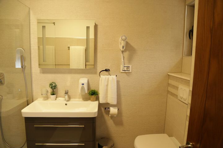 Room 102 of 132