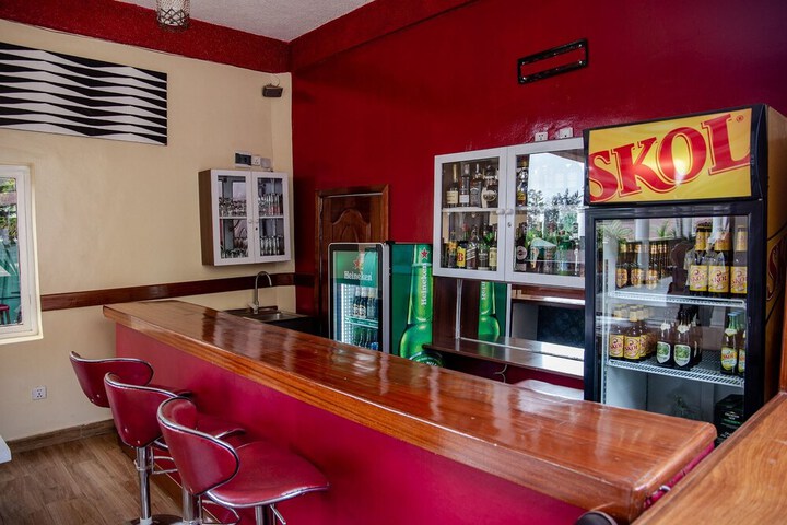 Lounge 67 of 98