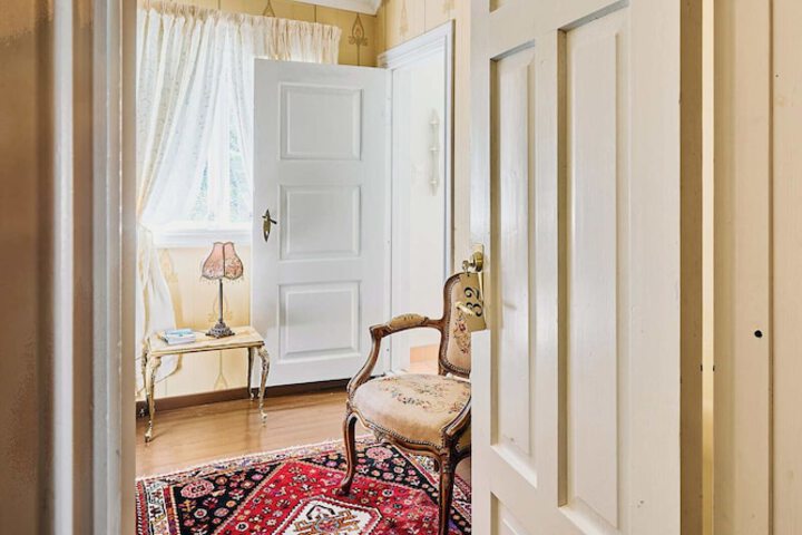 Room 16 of 52