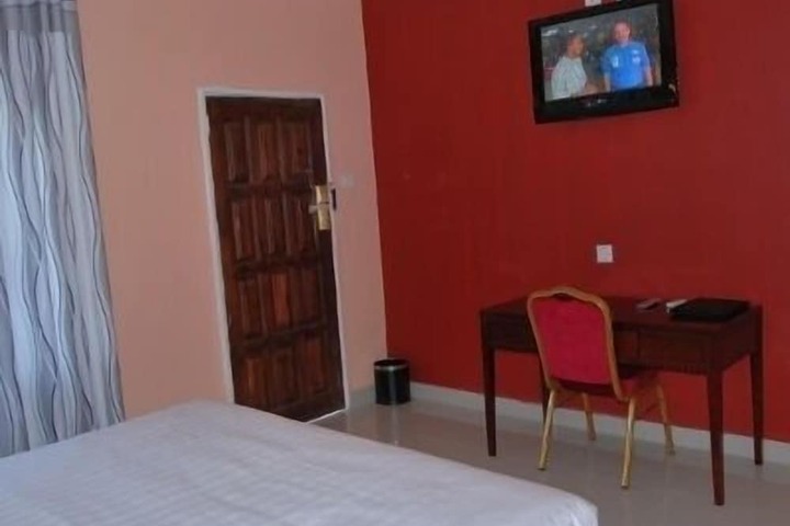 Room 11 of 18