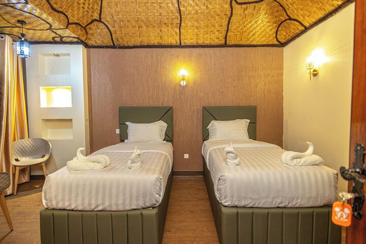 Room 4 of 43