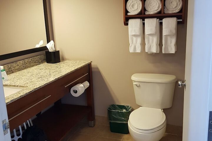 Suite Queen Size Bed (2 of 7)