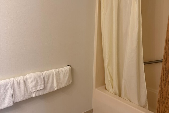 Room 53 of 75