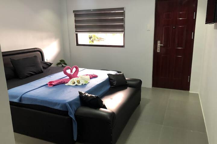 Room 5 of 32