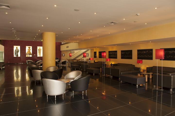 Entrance & Lobby