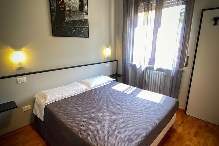 Room 21 of 35