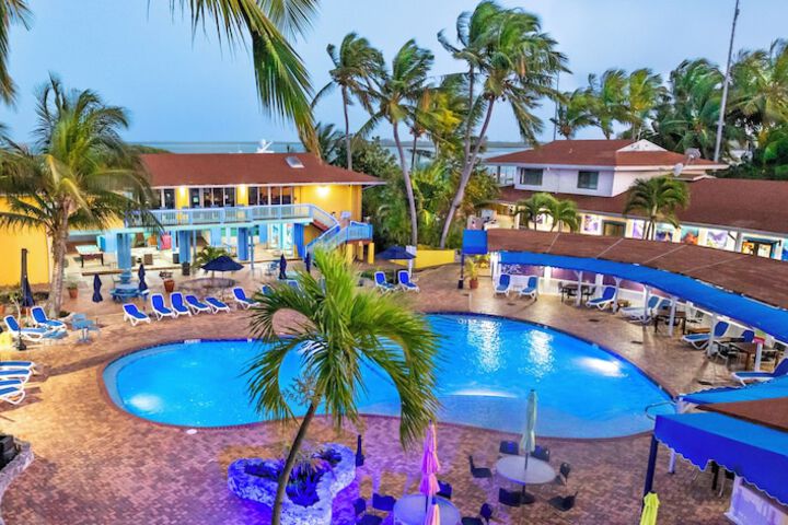 Hotel Pool