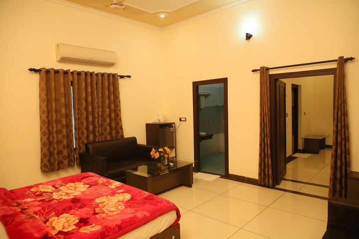 Room 6 of 31