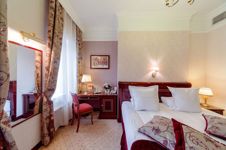 Room 16 of 172