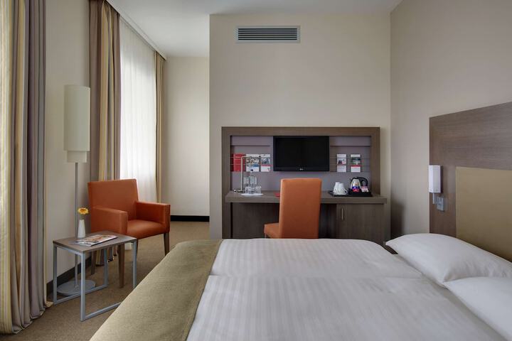 Room 14 of 25